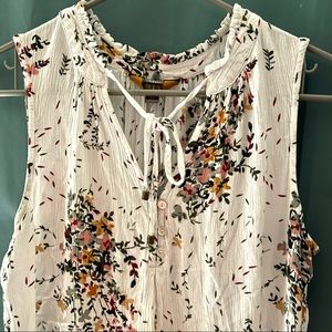 NWT! Mix by 41 Hawthorn White Floral Top